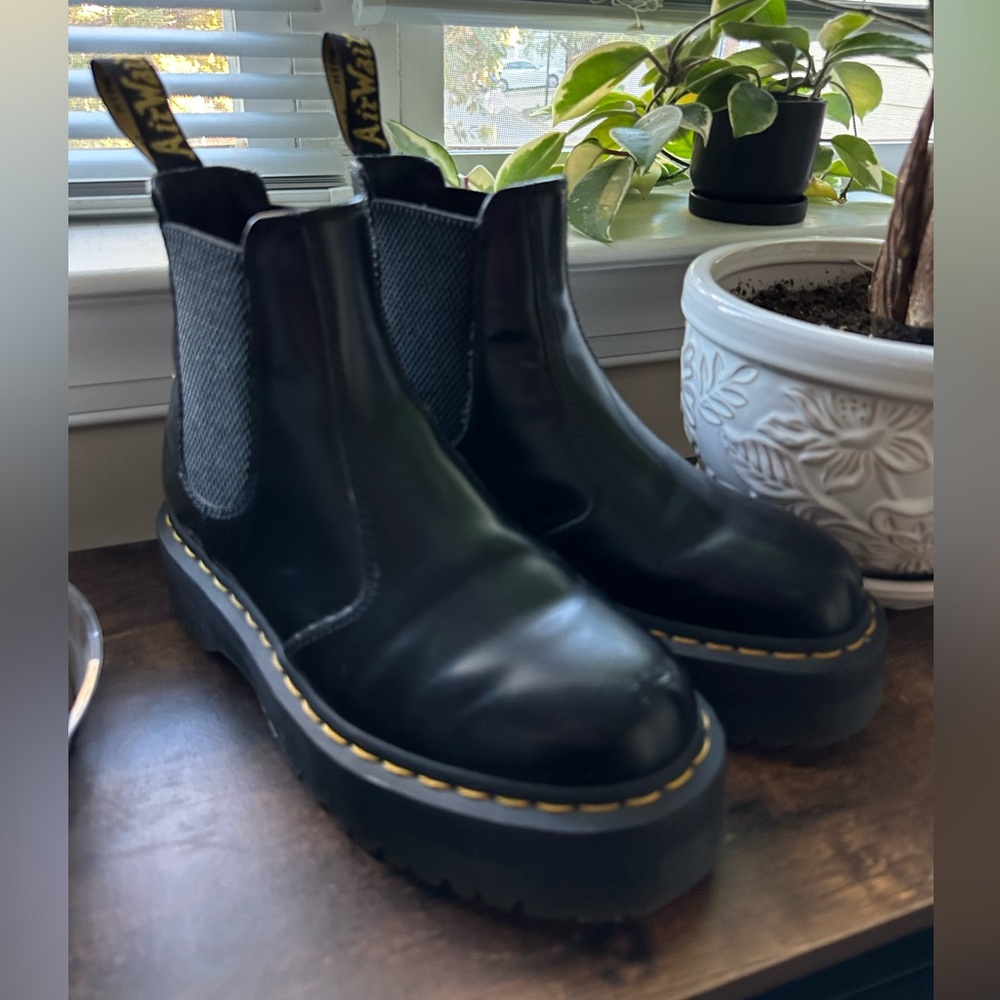 Dr. Martens 2976 Smooth Leather Platform Chelsea Boots